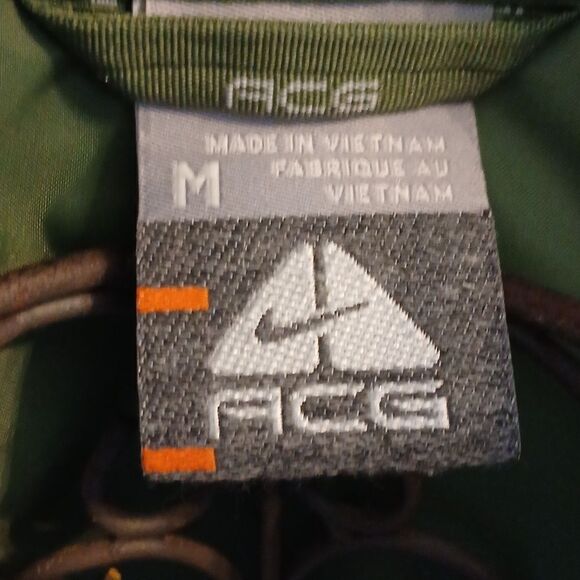 Nike ACG  - Picture 7 of 9